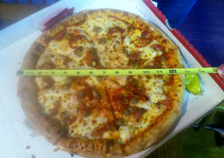 Papa John's Large Pizza Size amulette