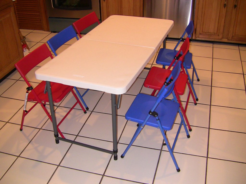 Child Size Folding Table amulette