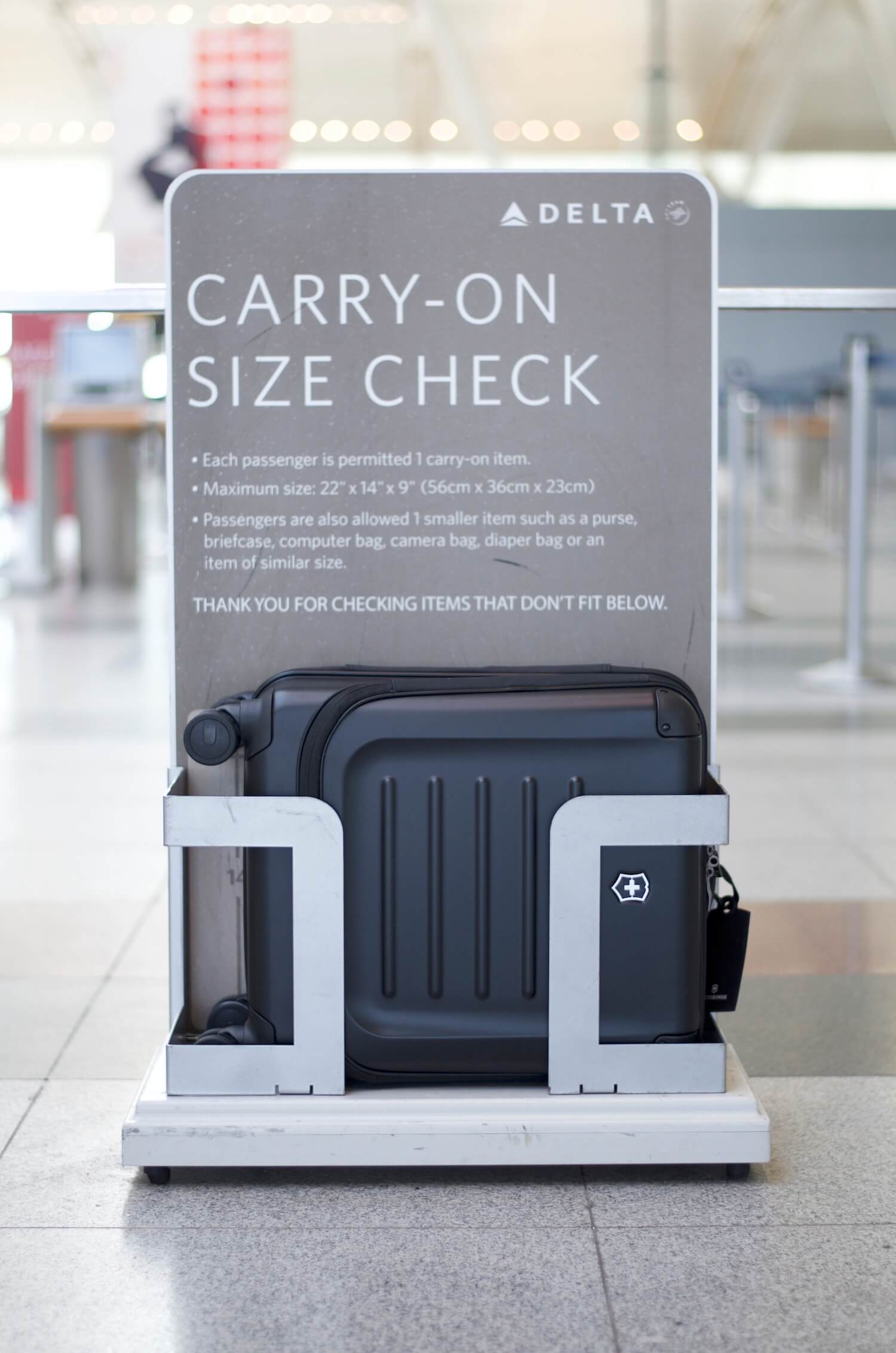 suitcase size for overhead bin