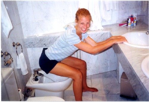 How to Use a Bidet: 6 Steps (with Pictures)