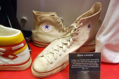 Bob Lanier Wears Size 22 Shoes | Johnny Sells Blog